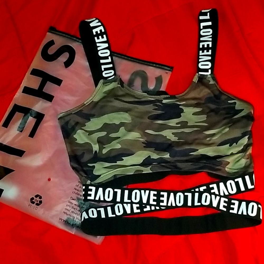Crisscorss Letter Print Strap Camo Crop Top